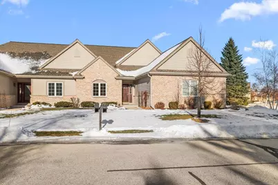 N58W5232  Highland Crossings Cir, Cedarburg, WI 53012 - Photo 2