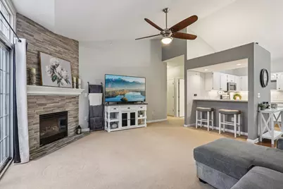 4961 W Maple Leaf Cir, Greenfield, WI 53220 - Photo 2