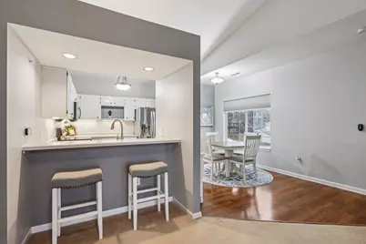 4961 W Maple Leaf Cir, Greenfield, WI 53220 - Photo 8