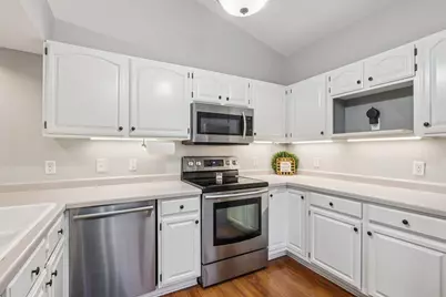 4961 W Maple Leaf Cir, Greenfield, WI 53220 - Photo 6