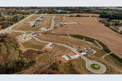 394  Ingleside Ct #Lt48, Dousman, WI 53118 - Photo 2