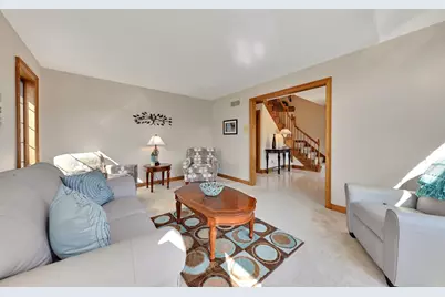 11811 N Lantern Ln, Mequon, WI 53092 - Photo 10