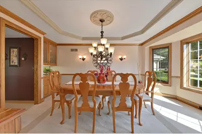 11811 N Lantern Ln, Mequon, WI 53092 - Photo 12