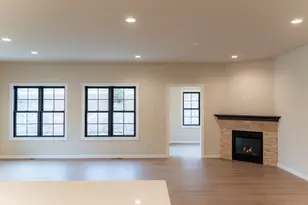 618 Johnson Pl, Onalaska, WI 54650 - Photo 8