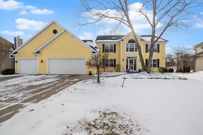453  Deerwood Ct, Grafton, WI 53024 - Photo 1