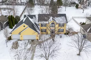 453 Deerwood Ct, Grafton, WI 53024 - Photo 2