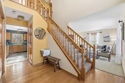 453  Deerwood Ct, Grafton, WI 53024 - Photo 6