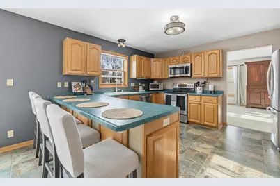 453  Deerwood Ct, Grafton, WI 53024 - Photo 14