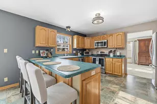 453 Deerwood Ct, Grafton, WI 53024 - Photo 14