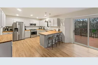 412 E Red Pine Cir, Dousman, WI 53118 - Photo 16