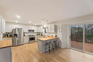 412 E Red Pine Cir, Dousman, WI 53118 - Photo 16