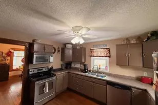 406 South St, Caledonia, MN 55921 - Photo 14