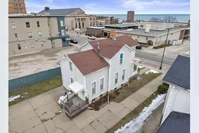 718  Lake Ave, Racine, WI 53403 - Photo 2