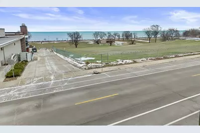 718  Lake Ave, Racine, WI 53403 - Photo 4