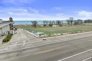 718 Lake Ave, Racine, WI 53403 - Photo 4