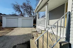 930 Marquette St, Racine, WI 53404 - Photo 4