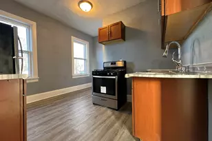 930 Marquette St, Racine, WI 53404 - Photo 8