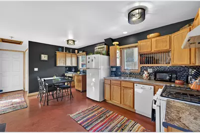 529  Park View Dr, Racine, WI 53404 - Photo 6