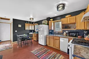 529 Parkview Dr, Racine, WI 53404 - Photo 6