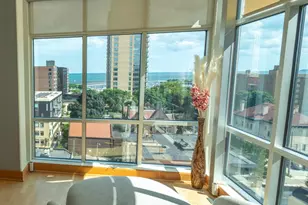 1550 E Royall Pl, Milwaukee, WI 53202 - Photo 4