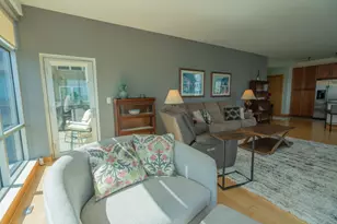 1550 E Royall Pl, Milwaukee, WI 53202 - Photo 16