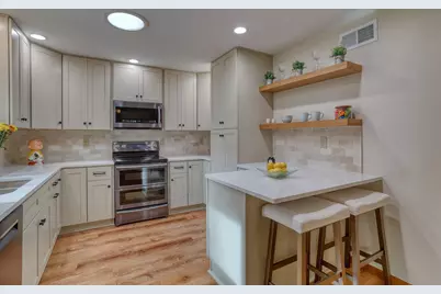 813  High St, Oconomowoc, WI 53066 - Photo 4