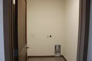 918 Drumlin Dr, Kewaskum, WI 53040 - Photo 8