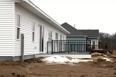 918  Drumlin Dr, Kewaskum, WI 53040 - Photo 4