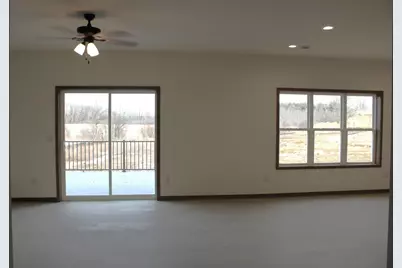 918  Drumlin Dr, Kewaskum, WI 53040 - Photo 4
