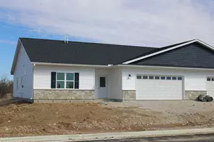 918 Drumlin Dr, Kewaskum, WI 53040 - Photo 1