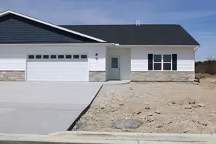 920 Drumlin Dr, Kewaskum, WI 53040 - Photo 1