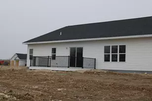 920 Drumlin Dr, Kewaskum, WI 53040 - Photo 2