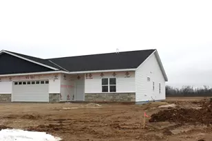 920 Drumlin Dr, Kewaskum, WI 53040 - Photo 2