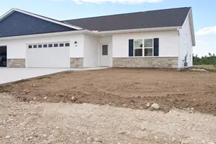 920 Drumlin Dr, Kewaskum, WI 53040 - Photo 1