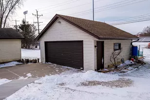 520 Greenmeadow Dr, Waukesha, WI 53188 - Photo 34