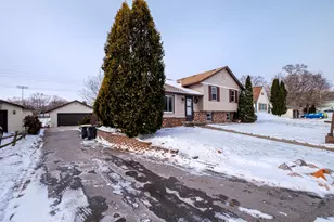 520 Greenmeadow Dr, Waukesha, WI 53188 - Photo 28