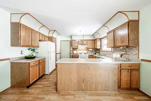 520 Greenmeadow Dr, Waukesha, WI 53188 - Photo 24