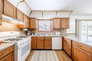 520 Greenmeadow Dr, Waukesha, WI 53188 - Photo 2