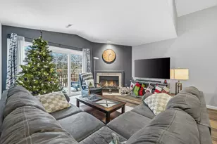 N16W26593 Tall Reeds Ln, Pewaukee, WI 53072 - Photo 4