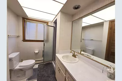 17420  Royalcrest Dr, Brookfield, WI 53045 - Photo 8