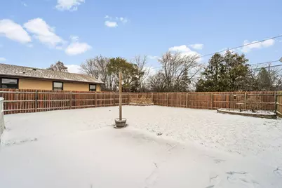 7230 S 38th St, Franklin, WI 53132 - Photo 16