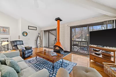 521  Bristol Oak Ct #D, Fontana, WI 53125 - Photo 2