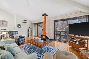 521 Bristol Oak Ct, Fontana, WI 53125 - Photo 2