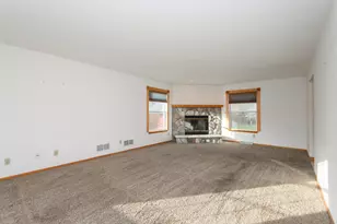 3212 Redbird Ln, Racine, WI 53402 - Photo 6