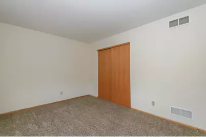 3212  Redbird Ln, Racine, WI 53402 - Photo 32