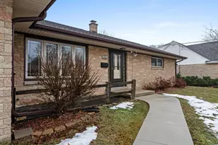 1223 S 25th St, Manitowoc, WI 54220 - Photo 10