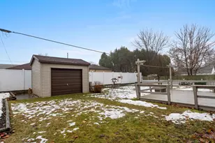 1223 S 25th St, Manitowoc, WI 54220 - Photo 4