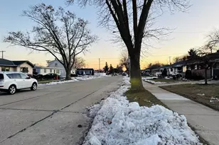 2524 Loraine Ave, Racine, WI 53404 - Photo 4