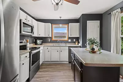 2606  Park Forest Dr, West Bend, WI 53090 - Photo 16