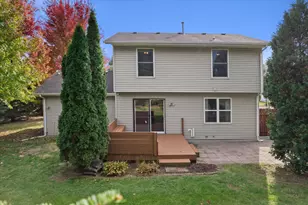 2606 Park Forest Dr, West Bend, WI 53090 - Photo 8